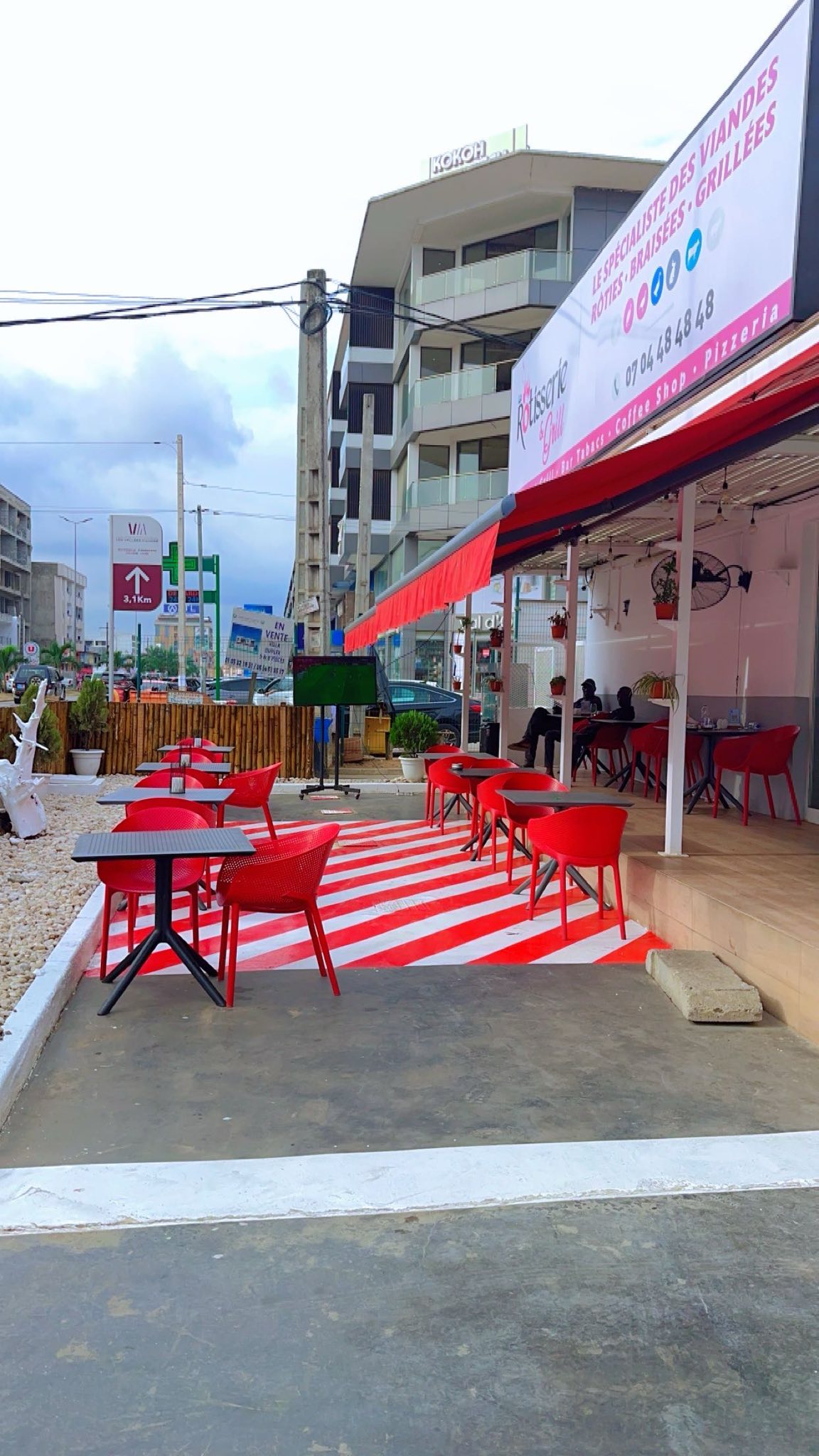 Ambiance et tables du restaurant